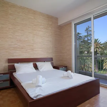 Superbe De 3 Pieces Renove Avec Vue Apartment *