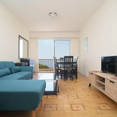 Apartment Superbe De 3 Pieces Renove Avec Vue *