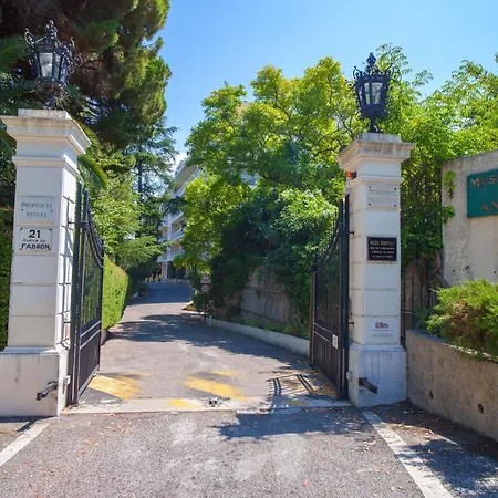 Superbe De 3 Pieces Renove Avec Vue Nice