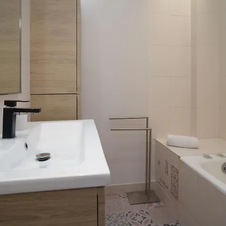 Superbe De 3 Pieces Renove Avec Vue Apartment *